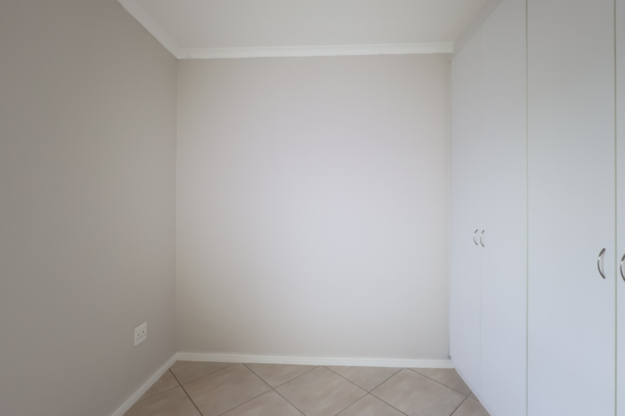 To Let 2 Bedroom Property for Rent in Buh Rein Estate Western Cape